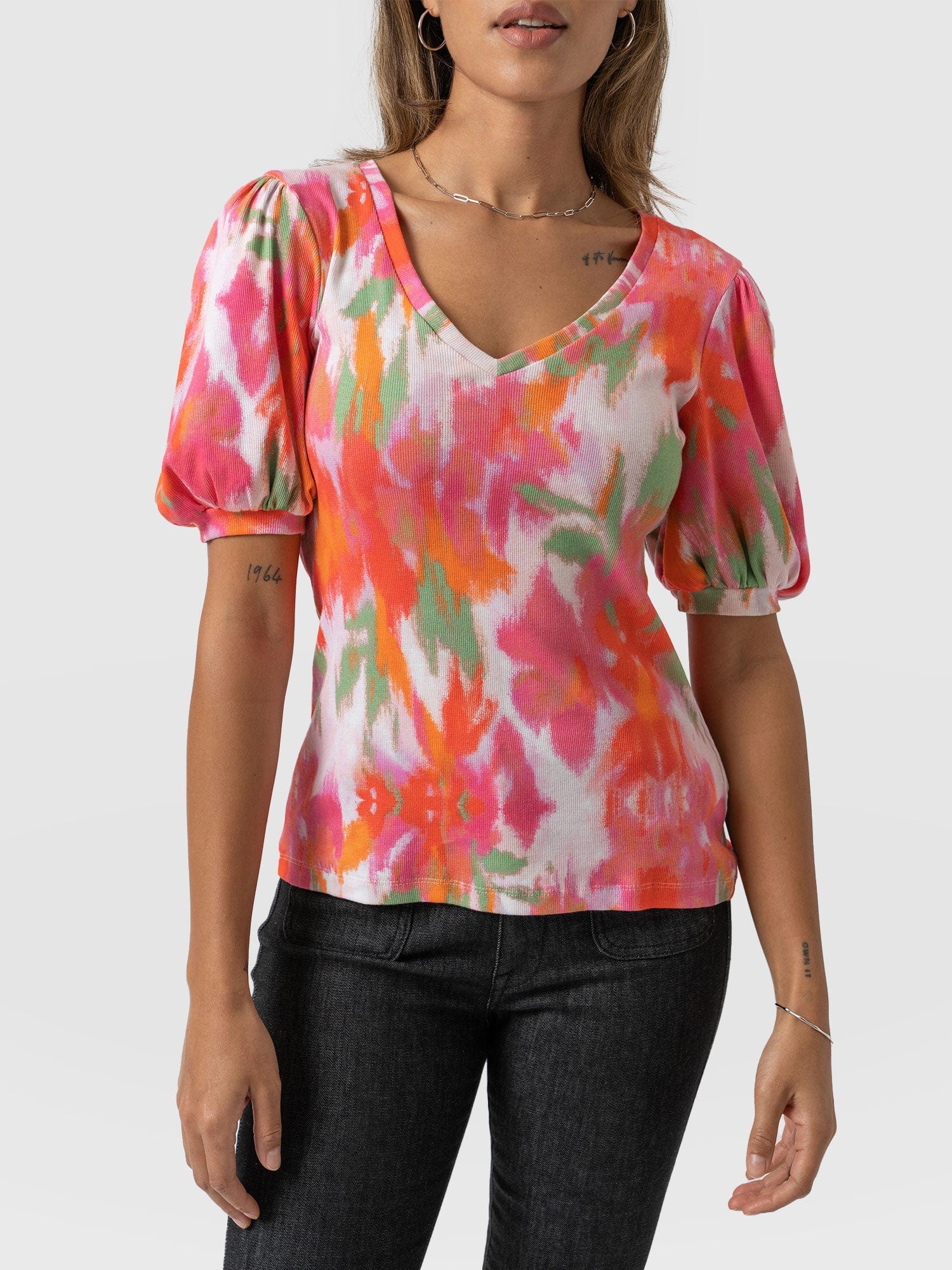 Cavendish V Neck Tee Cream Soft Focus - Women's T-Shirts | Saint + Sofia® EU